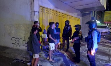Sat-Sabhara-Laksanakan-Patroli-Penegakan-Prokes-Bubarkan-Para-Remaja-Yang-Nongkrong-diseputaran-Wilayah-Hukum-Polres-Kupang-Kota
