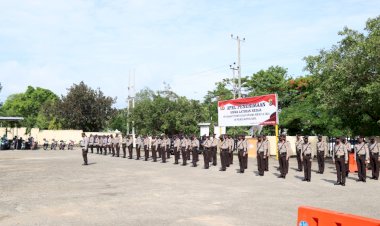 Kapolres-Kupang-Kota-Pimpin-Apel-Penyerahan-Dan-Penerimaan-Siswa-Latihan-Kerja-Pendidikan-Pembentukan-Bintara-Polri-T.A-2021-Di-Mako-Polres-Kupang-Kota