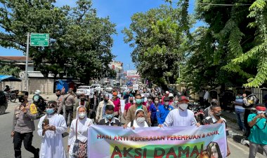 Personil-Polres-Kupang-Kota-Laksanakan-Pengamanan-Unjuk-Rasa-Di-depan-Mako-Polda-NTT