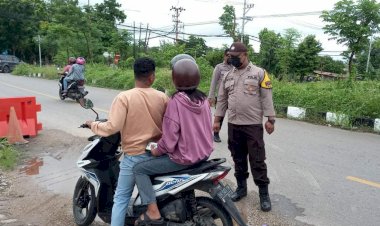 Personel-Babinkamtibmas-Tegur-Dan-Himbau-Warga-Yang-Beraktivitas-Tidak-Menggunakan-Masker