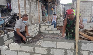 Rasa-Peduli,-Babinkamtibmas-Polres-Kupang-Kota-Bantu-Warga-Bangun-Rumah