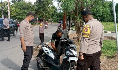 Tak-Pakai-Masker,-Personel-Polsek-Maulafa-Tegur-Serta-Himbau-Pengendara-yang-Tidak-Menaati-Protokol-Kesehatan