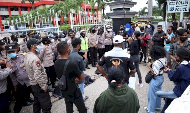 Personil-Polres-Kupang-Kota-Laksanakan-Pengamanan-Unjuk-Rasa-Aliansi-Peduli-Kemanusiaan