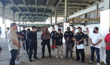 Personil-Polres-Kupang-Kota-Kawal-dan-Laksanakan-Pengamanan-Sita-Eksekusi-Objek-Sengketa-Pekara-Perdata-Oleh-PN-Kupang-Kelas-1A