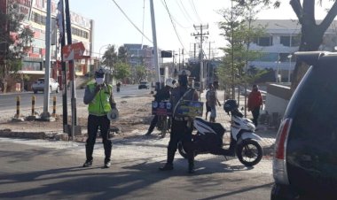 Disela-–-sela-Gatur-Pagi,ini-yang-dilakukan-Unit-Dikyasa-Satuan-Lalulintas-Polres-Kupang-Kota.