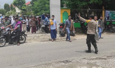 Pengamanan-Sholat-Jumat-Babinkamtibmas-Kelurahan-Oebufu-Ingatkan-Warga-Terapkan-Protokol-Kesehatan-di-Masjid