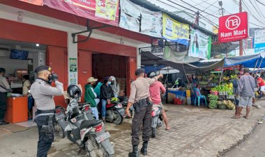Operasi-Yustisi-Penertiban-Prokes,-Personel-Polres-Kupang-Kota-Imbau-Para-Pedagang-dan-Pengunjung-Pasar-Inpres-Naikoten-1-agar-Patuhi-Prokes