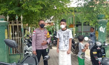 Pastikan-Giat-Ibadah-Berjalan-Dengan-Aman-Dan-Tetap-Terapkan-Protokol-Kesehatan,-Babinkamtibmas-Kelurahan-Oetete-Laksanakan-Pengamanan-Ibadah-Umat-Islam-Di-Masjid