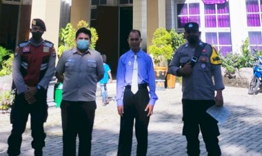 Babinkamtibmas-Kelurahan-Nunleu-Laksanakan-Pam-Dan-Ingatkan-Warga-Terapkan-Protokol-Kesehatan-di-Gereja