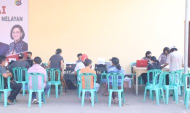 Polres-Kupang-Kota-Terapkan-Prokes-Ketat-Pada-Tahap-Kedua-Pemberian-Bantuan-Uang-Tunai-untuk-PKL,-Warung-Dan-Nelayan