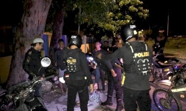 Patroli-Penegakan-Prokes,-Sat-Sabhara-Unit-Turjawali-Himbau-Dan-Bubarkan-Anak-Muda-Yang-nongkrong