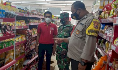 Cegah-Kelangkaan-Minyak-Goreng,-Bhabinkamtibmas-Polres-Kupang-Kota-Pantau-Swalayan-Dan-Pasar