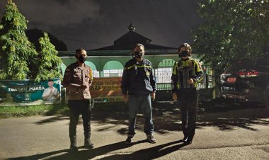 Ramadhan,-Polres-Kupang-Kota-Terjunkan-Personel-Amankan-Sholat-Tarawih-Di-Seluruh-Wilkum-Polres-Kupang-Kota