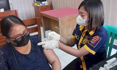Upaya-Percepatan-Vaksinasi,-Gerai-Vaksin-Polres-Kupang-kota-Rutin-Laksanakan-Vaksinasi