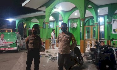 Ciptakan-Rasa-Aman-dan-Imbau-Prokes,-Bhabinkamtibmas-Polres-Kupang-Kota-Amankan-Shalat-Tarawih