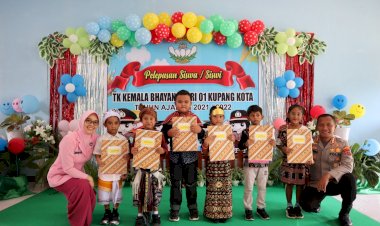 KAPOLRESTA-KUPANG-KOTA-HADIRI-KEGIATAN-PELEPASAN-ANAK-DIDIK-KELOMPOK-BELAJAR-TK-KEMALA-BHAYANGKARI-01-KUPANG-KOTA