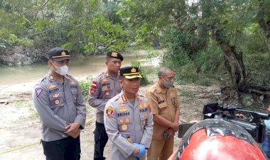 Polresta-Kupang-Kota-Mengamankan-TKP-Penemuan-Mayat-di-Pohon-Duri-Oesapa.