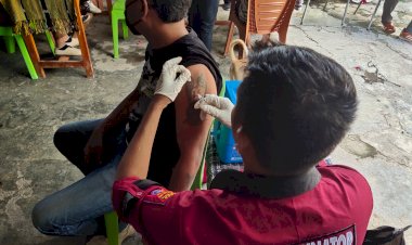 Pelayanan-Vaksinasi-Covid-19-di-Kelurahan-Nunleu-Kota-Kupang.