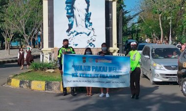 Tak-Henti-–-Hentinya-Satuan-Lalu-Lintas-Polresta-Kupang-Kota-Selalu-Ingatkan-Untuk-Tertib-Berlalulintas-Ke-Tempat-Ibadah.