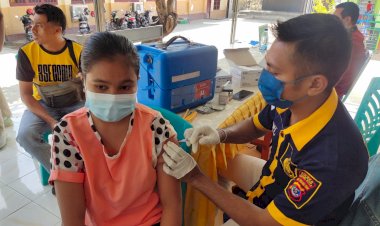 Klinik-Polresta-Kupang-Kota-Pelayanan-Vaksinasi-Booster-di-Gereja-GMMI-Jemaat-Hermon.