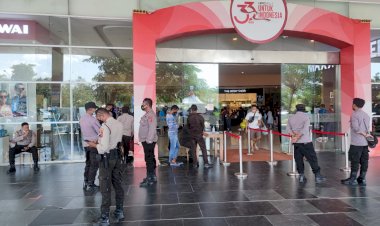 Personel-Polresta-Kupang-Kota-Laksanakan-pengamanan-Kegiatan-Kapolda-Cup-II-Kejuaraan-Binaraga,-Body-Contest-Women,-Sport-Model-Panco-Dan-Aerobik-di-Lippo-Plaza-Kupang.