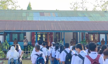 Unit-Kamsel-Polresta-Kupang-Kota-laksanakan-”Police-Goes-To-School”.