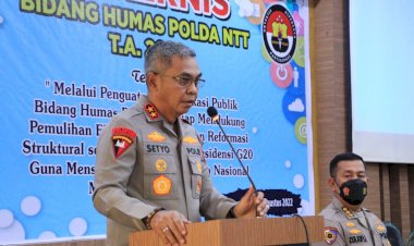 Kapolda-NTT-membuka-Rakernis-Fungsi-Humas-Polda-NTT-di-Hotel-Silvia-Kupang.