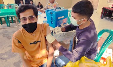 Pelayanan-Vaksinasi-Covid-19-oleh-Klinik-Polresta-Kupang-Kota.