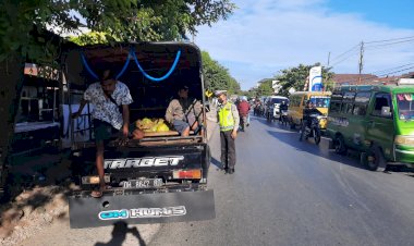 Polresta-Kupang-Kota-Laksanakan-Himbauan-Kepada-Pengemudi-Pick-up-dan-Truck-Bak-Terbuka