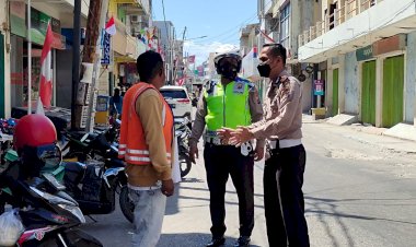 Kasat-Lantas-Polresta-Kupang-Kota-Pimpin-Giat-Himbauan-dan-Penindakan-Pelanggaran-Kasat-Mata-Kendaraan