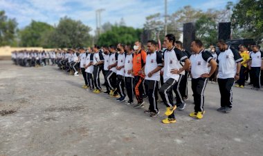 Tingkatkan-Kemampuan,-Polresta-Kupang-Kota-Laksanakan-Latihan-Dalmas-saat-Olah-Raga-Pagi