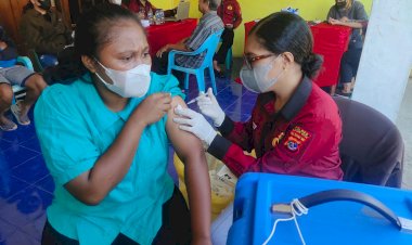 Klinik-Polresta-Kupang-Kota-Terus-Gencarkan-Vaksinasi-Booster