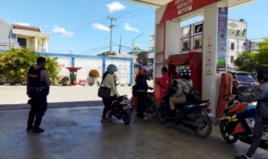 Personel-Polresta-Kupang-Kota-Patroli-Ke-SPBU,-Untuk-Pastikan-Ketersediaan-dan-Kelancaran-Distribusi-BBM