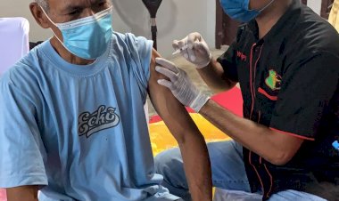 Kelurahan-Nefonaek-Jadi-Langganan-Vaksinasi-Klinik-Polresta-Kupang-Kota