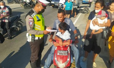 Satuan-Lalu-Lintas-Polresta-Kupang-Kota-Laksanakan-Pengamanan-Gereja-Guna-Wujudkan-Rasa-Aman-Dan-Nyaman