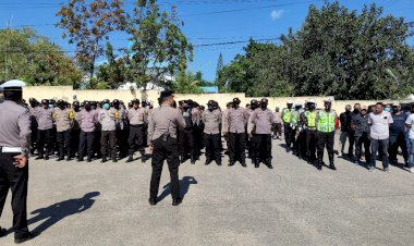 Personel-Polresta-Kupang-Kota-Laksanakan-Apel-Persiapan-Pengaman-Aksi-Unjuk-Rasa-Penolakan-Kenaikan-BBM-Bersubsidi-Di-Mako-Polresta-Kota-Kupang