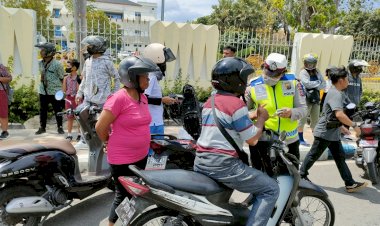 Operasi-Zebra-Turangga-2022,-Satlantas-Polresta-Kupang-Kota--Gelar-Razia-di-Kawasan-Jalan-Eltari-Kota-Kupang