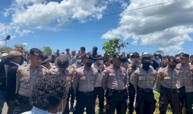 Ratusan-Personel-Polresta-Kupang-Kota-Laksanakan-Pengamanan-Eksekusi--di-Kelurahan-Manulai-II