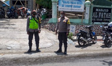 Pengamanan-Sholat-Jumat-Bhabinkamtibmas-Polresta-Kupang-Kota-Berikan-Pelayanan-Terbaik