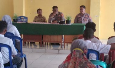 Sosialisasi-Tentang--Kenakalan-Remaja,-Tawuran-Dan-Tertib-Berlalu-lintas-Oleh-Kapolsek-Oebobo-di-Jumat-Curhat-SMA-Muhammadiyah-Kupang.