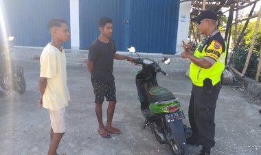 Rutin,-Bhabinkamtibmas-Polresta-Kupang-Kota-Laksanakan-Patroli-Dialogis-Dan-Pengaturan-Lalin