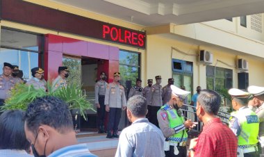 Kapolresta-Pimpin-Apel-Pagi-di-Loby-Polresta-Kupang-Kota