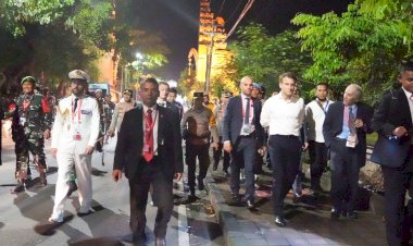 Kapolda-Bali-Terjun-Langsung-Kawal-Pengamanan-Presiden-Prancis-yang-Jalan-Kaki-2-Kilometer 