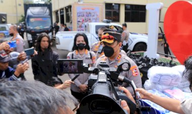 Tim-Dokkes-Polri-Dikerahkan-Bantu-Korban-Gempa-di-Cianjur,-Ada-Dokter-hingga-Ambulans
