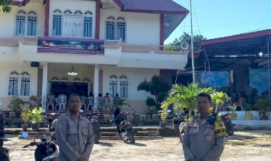 Upaya-Memberikan-Rasa-Aman,-Personel-Polresta-Kupang-Kota-Rutin-Laksanakan-Pengamanan-Geraja-Pada-Hari-Minggu