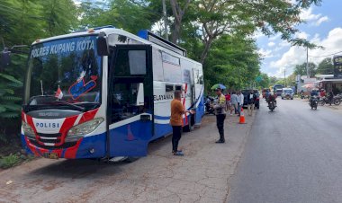 Bentuk-Pelayanan,-Bus-Sim-Keliling-Polresta-Kupang-Kota-Layani-Masyarakat-Kota-Kupang