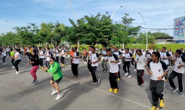 Jaga-Stamina-Dan-Kebugaran-Tubuh,-Kapolresta-Kupang-Kota-Ajak-Anggotanya-Olaraga-Bersama