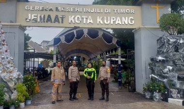 Polsek-Kelapa-Lima-Laksanakan-Pengamanan-Ibadah-Natal-di-Sejumlah-Gereja