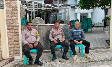 Personel-Polresta-Kupang-Kota-Laksanakan-Pengamanan-Perayaan-Natal-Anak-dan-Remaja-di-Gereja-Talitakumi