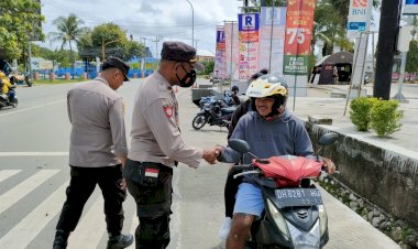 Laksanakan-Pengaturan-Arus-Lalin,-Personel-Pospam-Flobamora-Mall-Lakukan-Himbauan-Tertib-Berlalulintas